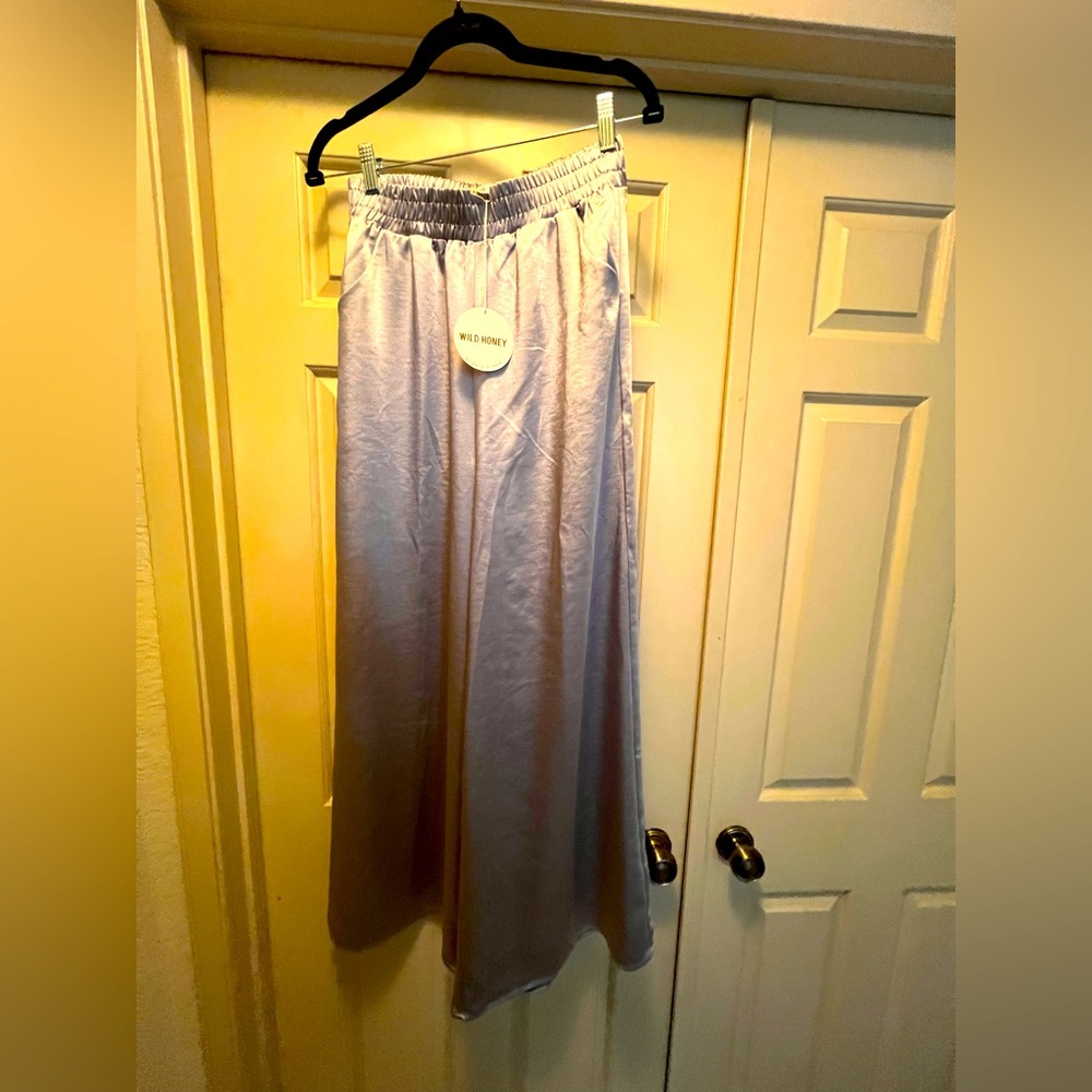 New w/tag Wild Honey Satin Pants Pockets Size Small So Comfortable & Luxurious